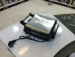 نمای روبرو از ساندویچ ساز بلک کوکر مدل SM-790 با صفحات باز