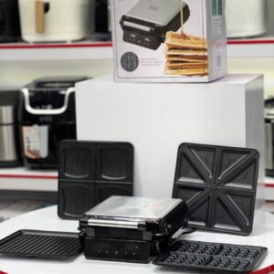 نمای روبرو از ساندویچ ساز بلک کوکر مدل SM-790 با صفحات باز